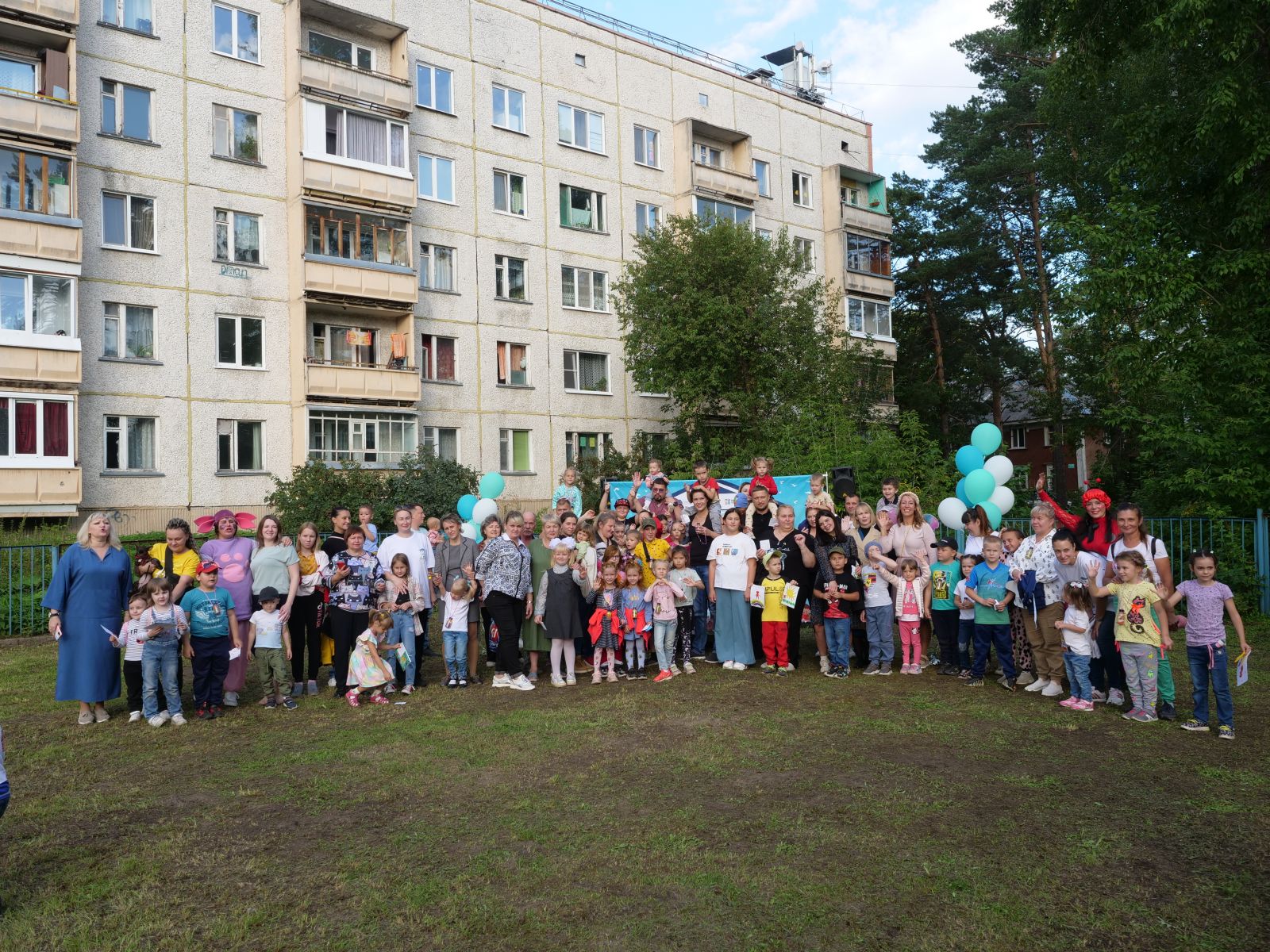 В Северске продолжается проект дворовых сообществ «Дружно-культурный  атомград» | 25.08.2022 | Северск - БезФормата